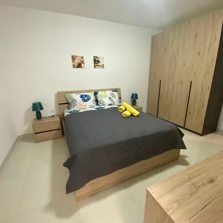 Sunshine Apartments Mellieha - Modern Three Bedroom Ground Floor Apartment With Yard Exterior photo